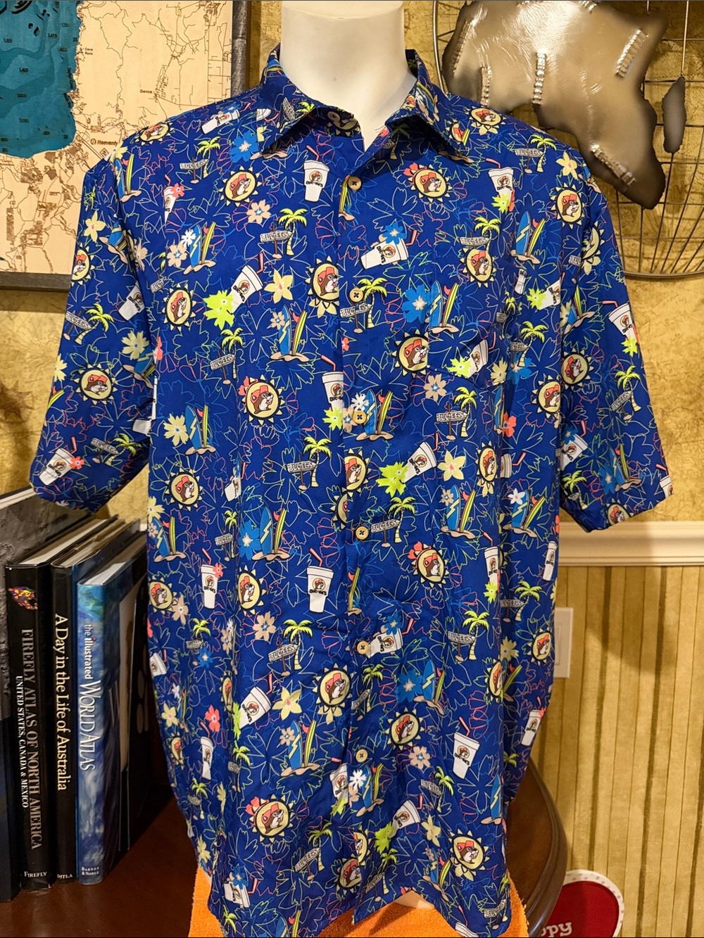 Men's Blue Hawaiian-Style Short-Sleeve Button-Down Shirt